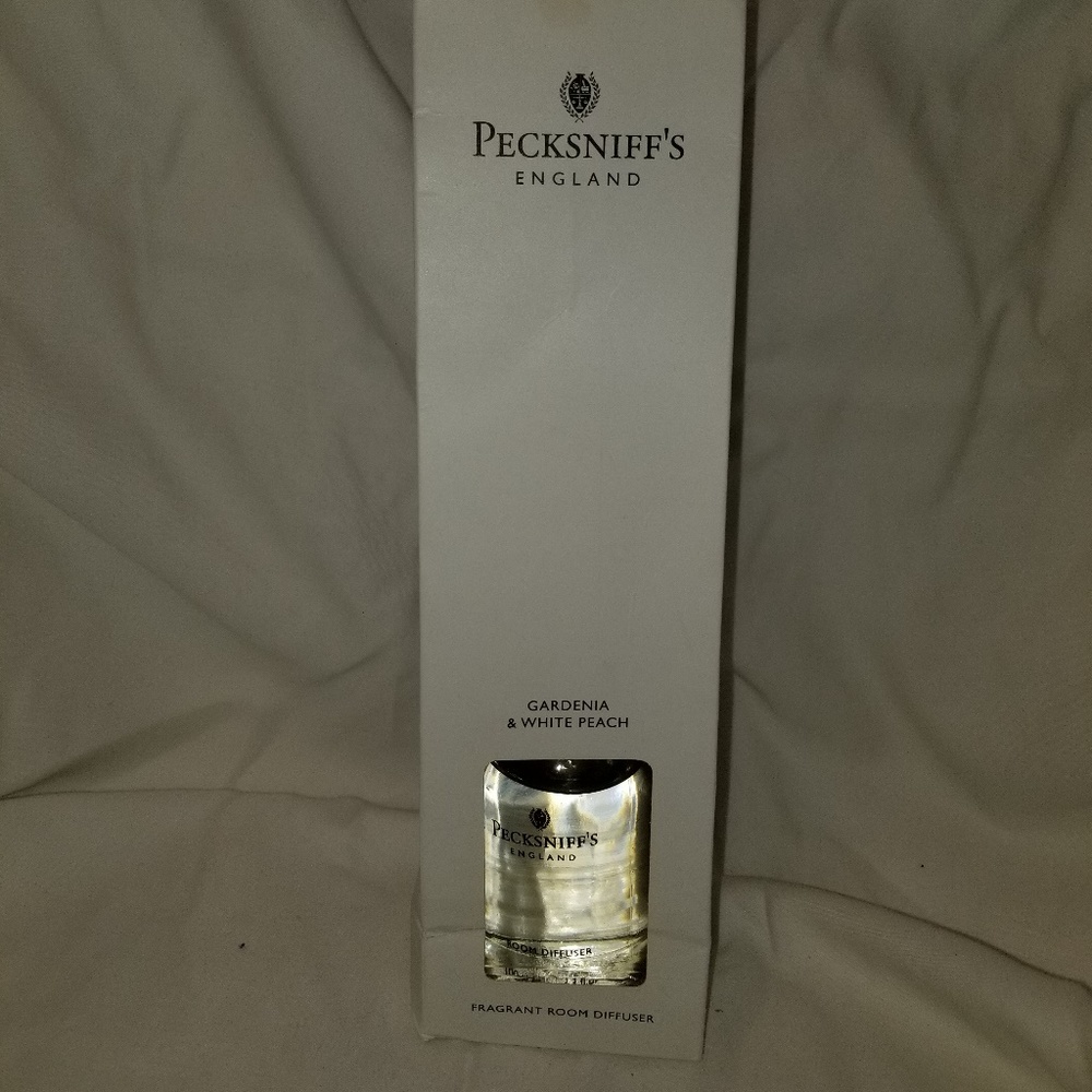 C8,388 Pecksniffs Gardenia and White Peach Diffuse BOGO 1/2 OFF